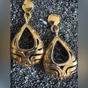 Elegant Gold Teardrop Earrings